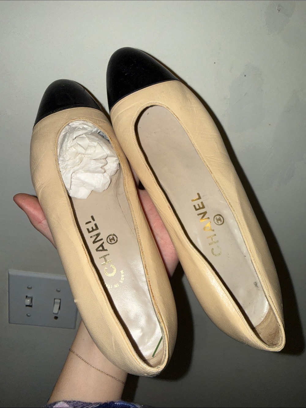 CHANEL Cream Leather Ballet Flats with Black Cap Toe